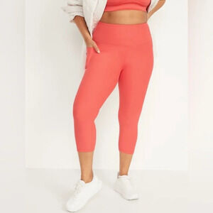 OLD NAVY High Waisted Powersoft Side Pocket Crop Leggings‎ in Carnival
